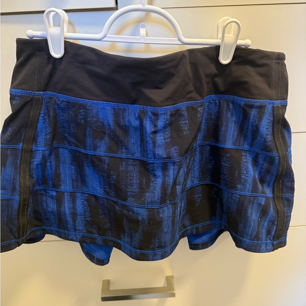 NEW Lululemon Athletica Dynamic Blue and Black Skirt